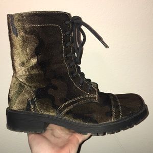 Combat boots